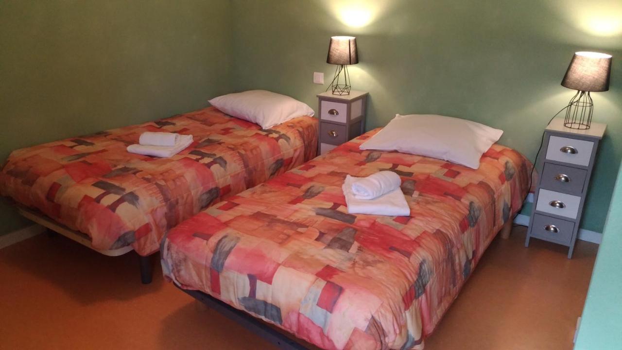 Le Lion D'Or Hotel Avrille  Bagian luar foto